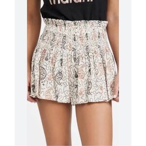 Isabel Marant Etoile Navy Ayowell shorts cream size 42 US 10
Smocked waistline